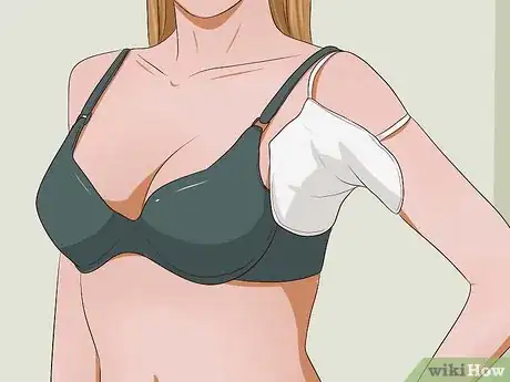 Image intitulée Hide Sweat Stains Step 8
