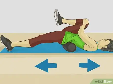 Image intitulée Stretch Your Back Using a Foam Roller Step 6