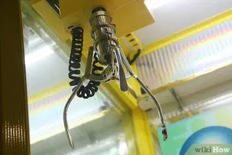 Image intitulée Win at a Claw Machine Step 5