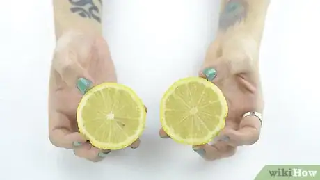 Image intitulée Make Lemon Honey Water Step 1