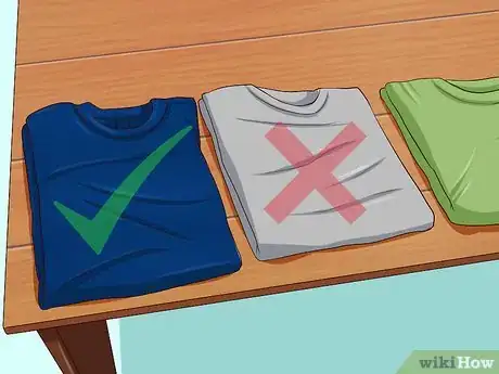 Image intitulée Hide Sweat Stains Step 1