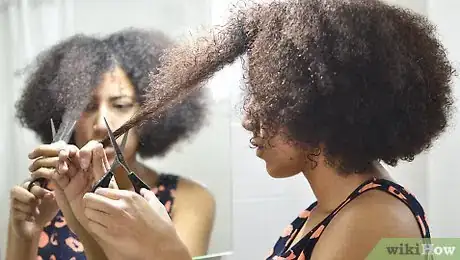Image intitulée Cut Curly Hair Step 5