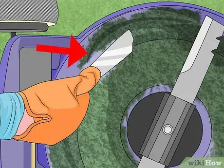 Image intitulée Stop Grass Buildup Under Any Lawn Mower Deck Step 2