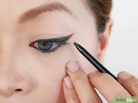 Image intitulée Do Eye Makeup for Blue Eyes Step 9