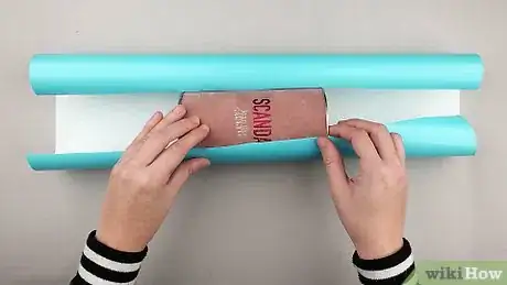 Image intitulée Wrap Cylindrical Gifts Step 6
