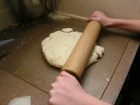 Image intitulée Rolling Dough