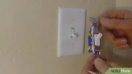 Image intitulée Replace a Light Switch Step 1
