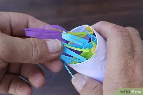 Image intitulée Make Christmas Crackers Step 12