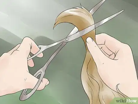 Image intitulée Cut Your Own Curly Hair Step 12