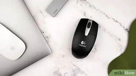 Image intitulée Clean Gunk Off of an Optical Computer Mouse Step 16