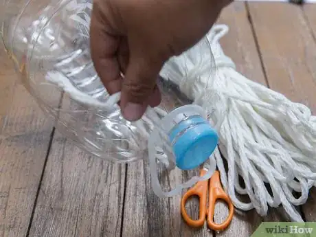 Image intitulée Build a Milk Jug Bird Feeder Step 6