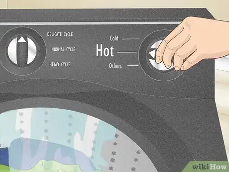 Image intitulée Wash Your Clothes With Dish Liquid Step 3