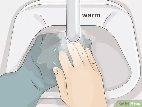 Image intitulée Get Toothpaste out of Clothes Step 5