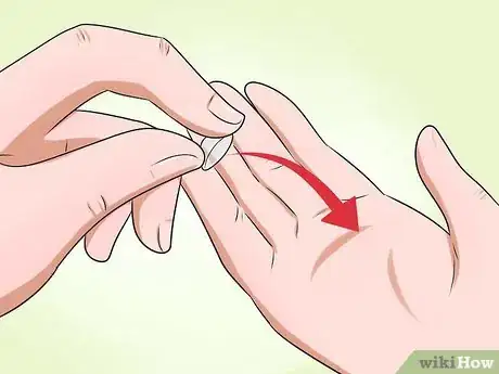 Image intitulée Remove Contact Lenses Step 8
