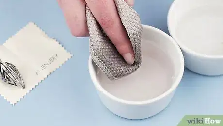 Image intitulée Clean Stainless Steel Jewelry Step 3