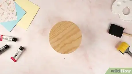 Image intitulée Mod Podge Paper to Wood Step 1