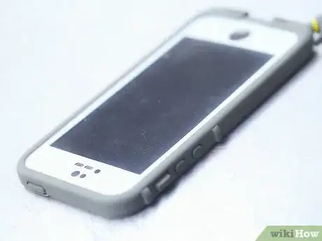 Image intitulée Take Off a Lifeproof Case Step 8