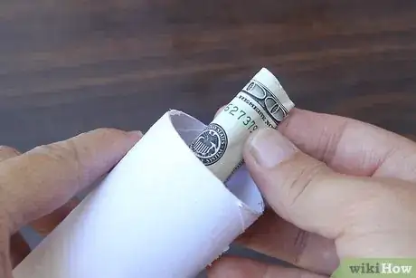 Image intitulée Make Christmas Crackers Step 13