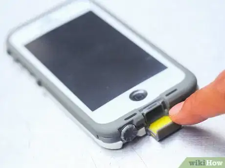 Image intitulée Take Off a Lifeproof Case Step 1