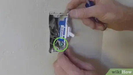 Image intitulée Replace a Light Switch Step 12
