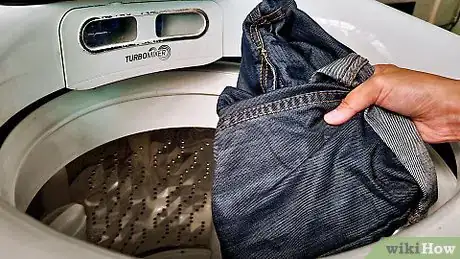 Image intitulée Remove Chewing Gum from Jeans Step 11