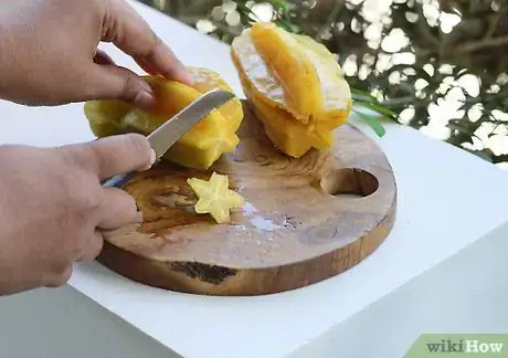 Image intitulée Cut a Starfruit Step 5