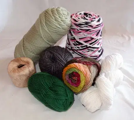 Image intitulée Commercial_yarn_put ups.JPG