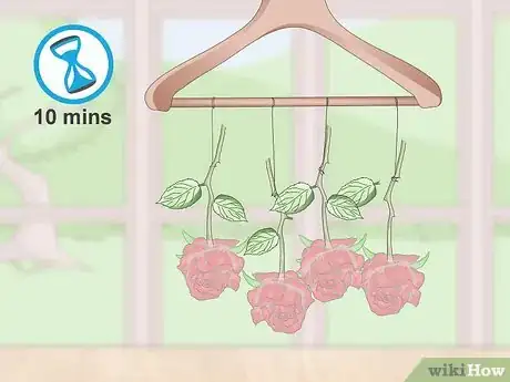 Image intitulée Preserve Flowers with Hairspray Step 11