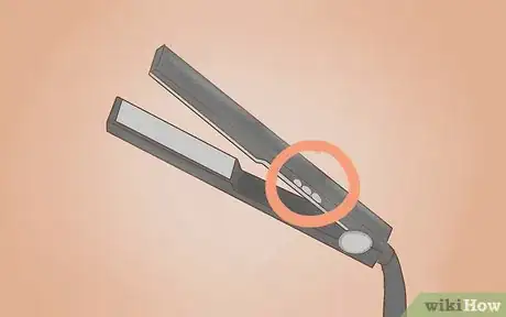 Image intitulée Straighten Permed Hair Step 4