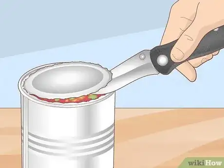Image intitulée Open a Can Without a Can Opener Step 12