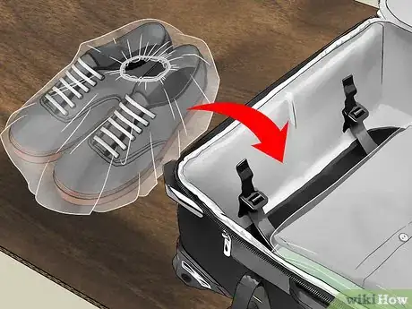 Image intitulée Pack a Bag or Suitcase Efficiently Step 15