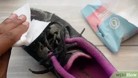Image intitulée Clean Nike Sneakers Step 9