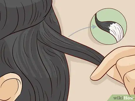 Image intitulée Go from Black Hair to Bright Blonde Step 3
