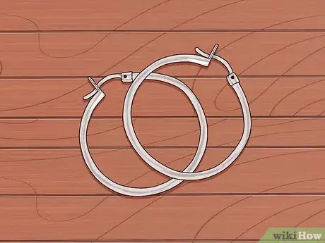 Image intitulée Pick Earrings when You Get Your Ears Pierced Step 2