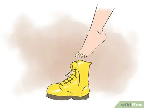 Image intitulée Break in Your Doc Martens Step 6