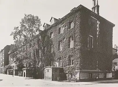 The terrace viewed from the street.