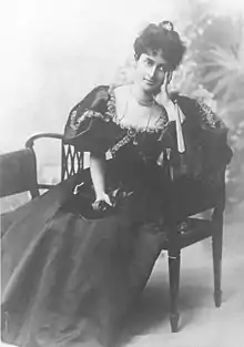  A seated portrait of Kaʻiulani