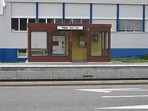 Shelter on side platform