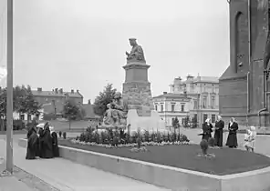 The original statue of Mikael Agricola in Vyborg by Emil Wikström, photographed on the day of its reveal in 21 June 1908