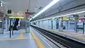 Central track serving platforms 2 and 3