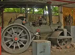 Steamroller by Aveling and Porter from early 20th century. On display at the Gangaramaya Temple in Colombo.