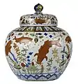 Wucai Goldfish Vase from the Jiajing period (1521–67) of the Ming dynasty