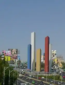 Torres de Satélite sculpture