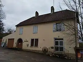 The town hall in Éclans-Nenon