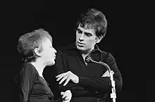 Théo Sarapo with his wife, Édith Piaf, on stage in 1962 in Rotterdam, Netherlands