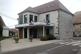 The town hall in Épenoy