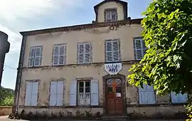 The town hall in Neschers