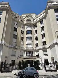 Symmetric – Rue Chomel no. 14, Paris, designed by Émile Boursier and sculpted by Raymond Delamarre (1934)