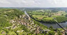 View of Castelnaud-la-Chapelle and its castle