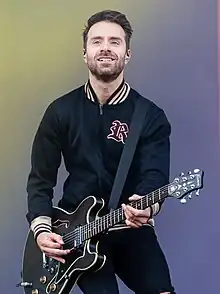 Lefebvre performing with Simple Plan in 2017